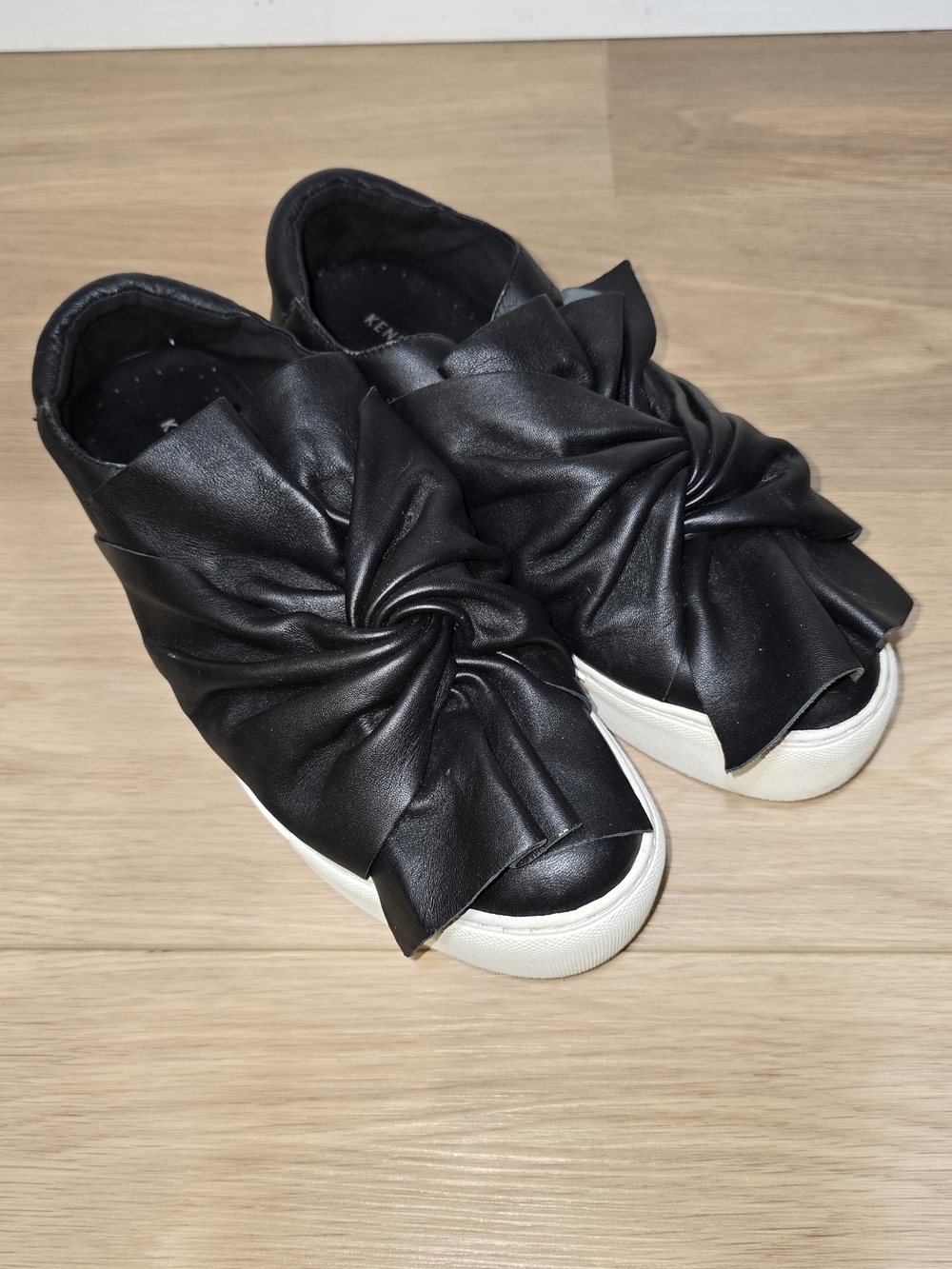 Kenneth Cole New York Black Leather Knotted Bow Platform Sneakers Size 9M